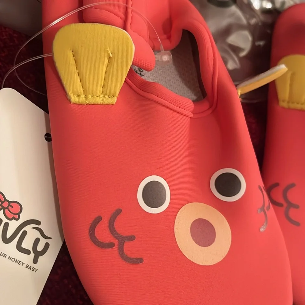 NEW Bayvly Baby Water Shoes Size 160 (US Toddler 9.5) Coral Red Fish Design